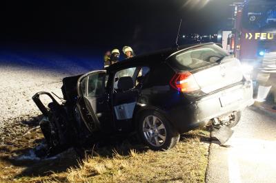 Illingen: Schwerer Verkehrsunfall: Pkw prallt gegen Lkw - mehrere teils schwer Verletzte